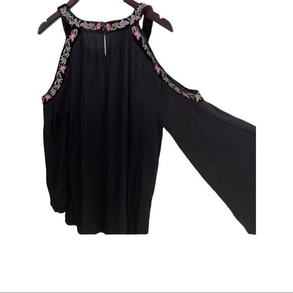 Ricki’s cut out shoulder black with floral top size medium - Picture 4 of 7